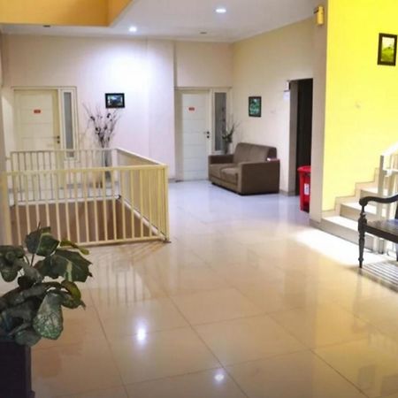 Reddoorz Near Plaza Araya Malang Hotel Blimbing  Екстериор снимка