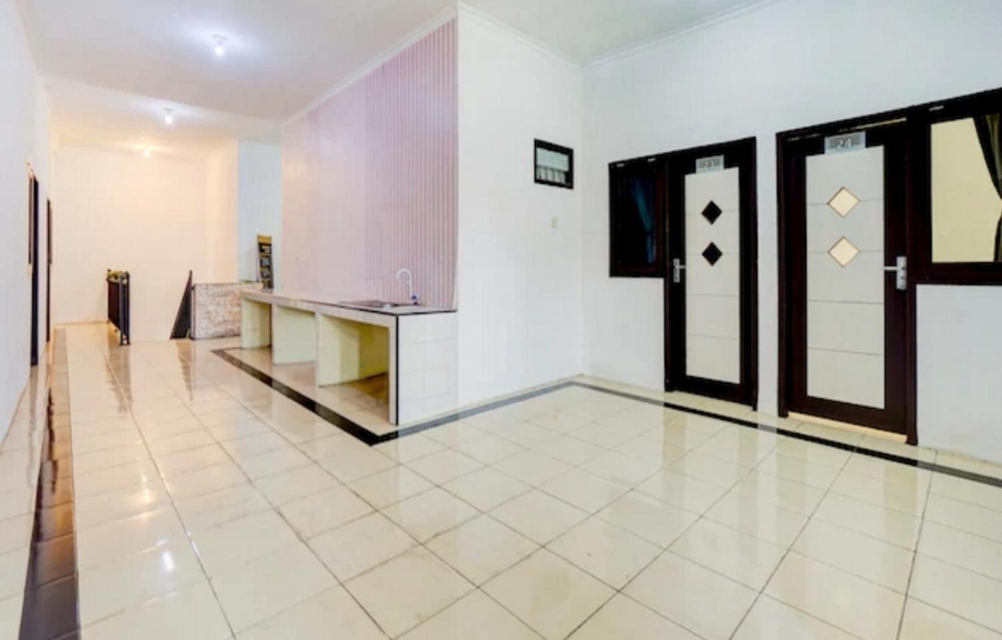 Reddoorz Near Plaza Araya Malang Hotel Blimbing  Екстериор снимка