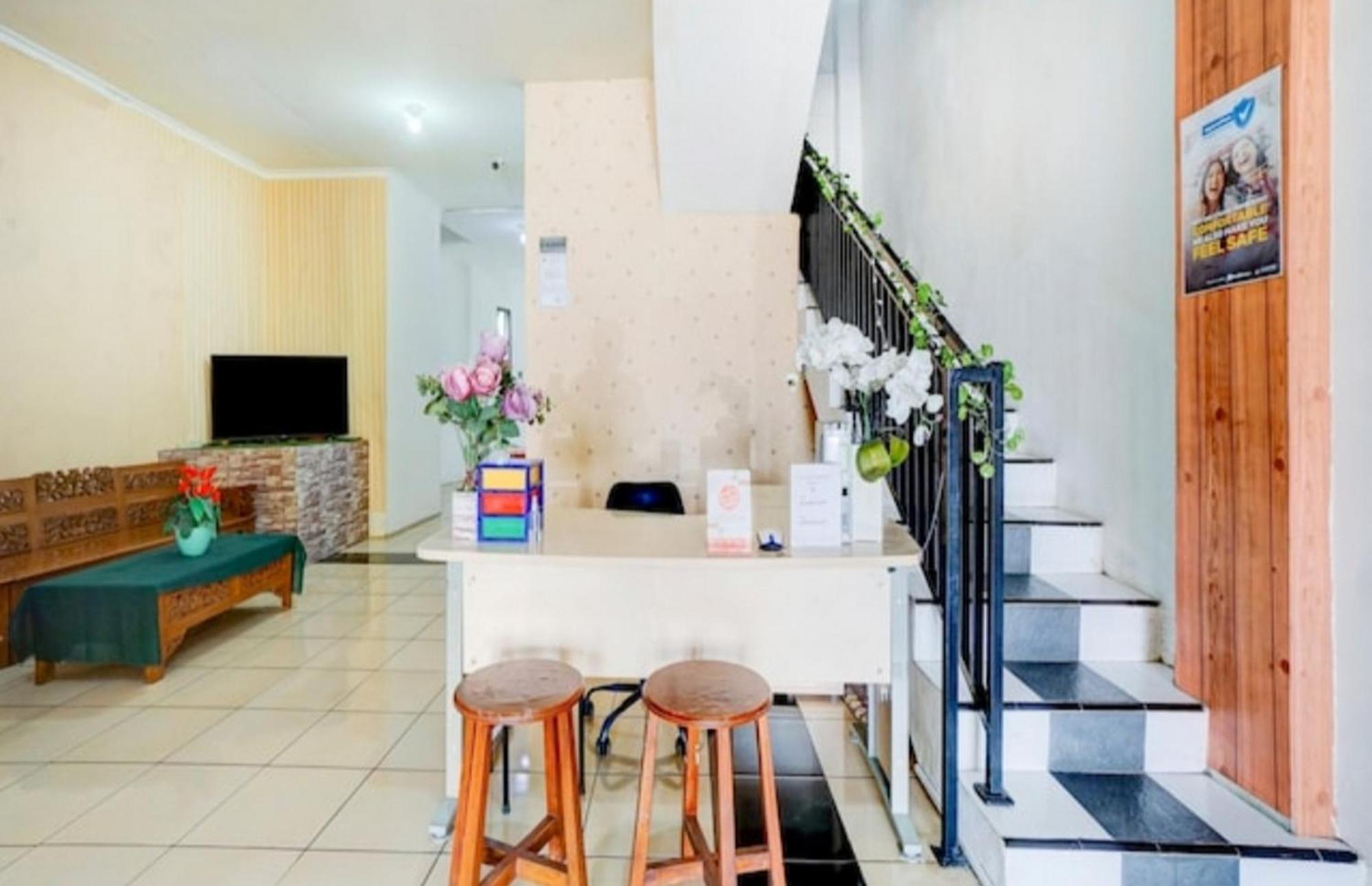 Reddoorz Near Plaza Araya Malang Hotel Blimbing  Екстериор снимка