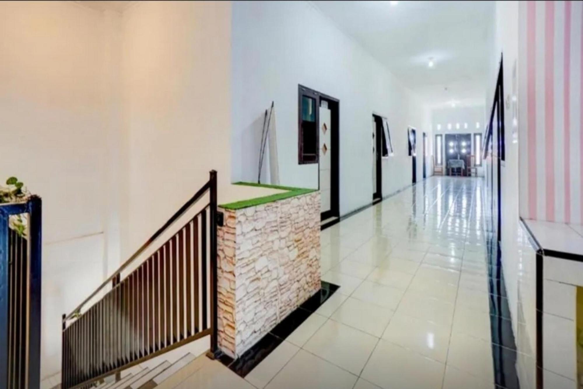 Reddoorz Near Plaza Araya Malang Hotel Blimbing  Екстериор снимка