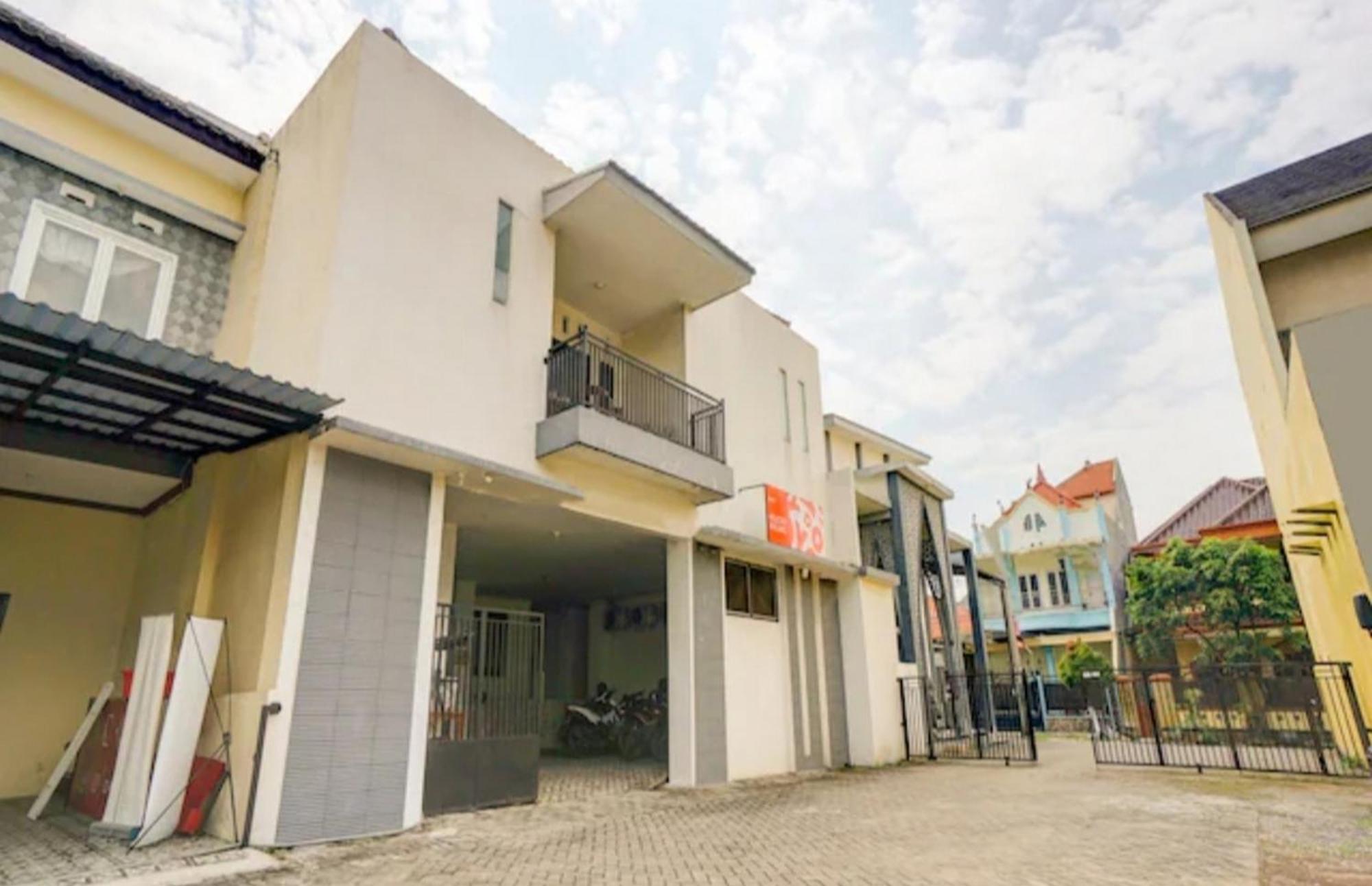 Reddoorz Near Plaza Araya Malang Hotel Blimbing  Екстериор снимка
